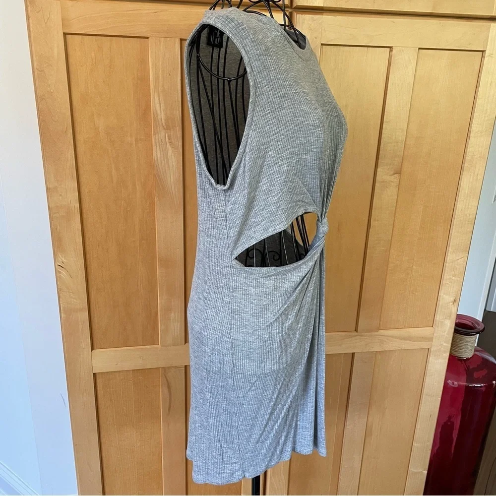 The Moon grey stretchy sleeveless cutout Dress size Medium - Picture 3 of 9